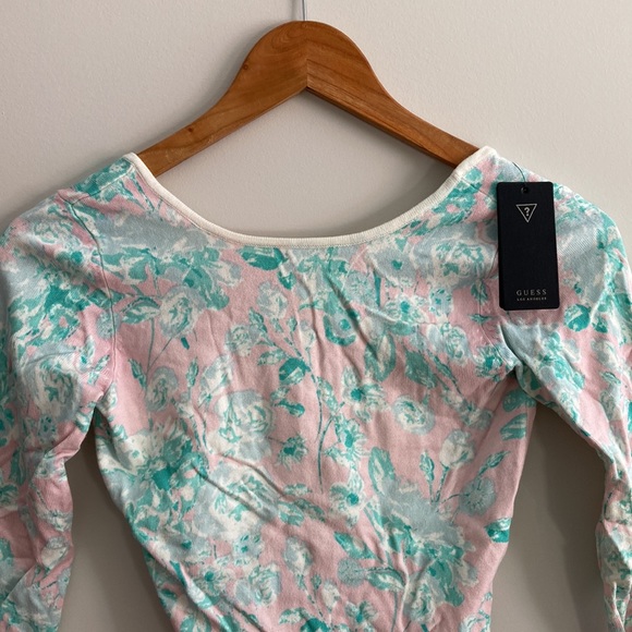 Guess Spring Back Scoop Top, S - Picture 2 of 13